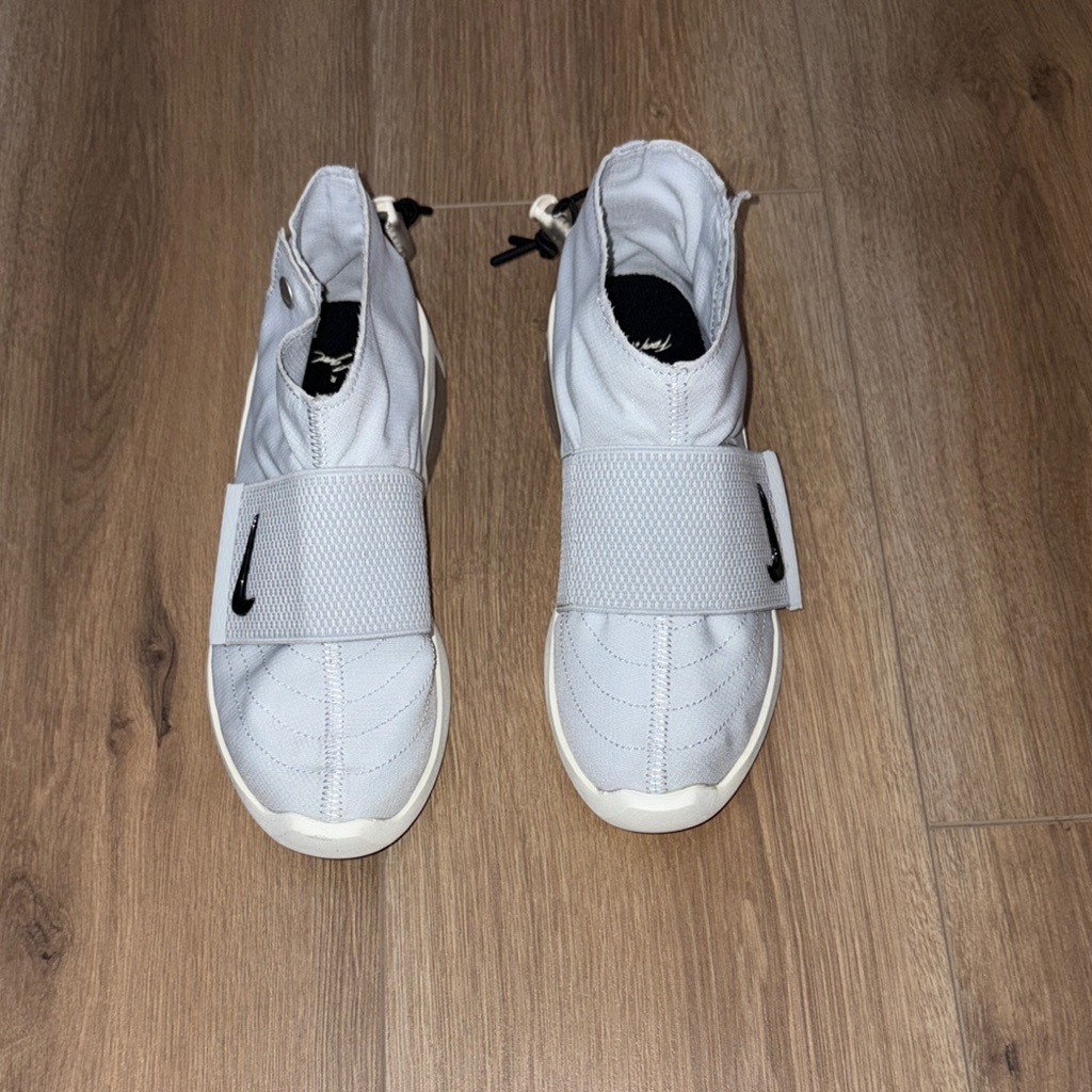 Nike Air Fear Of God Moccasin, Platinum.